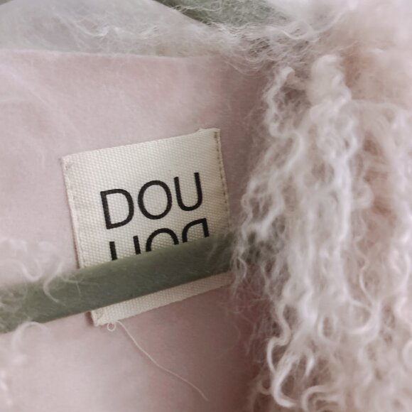 DOUUOD Child Sheep fur vest Fits 6-8 year old child - Picture 2 of 5